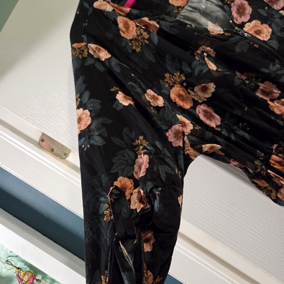 Torrid Black Floral Challis Zip Dress With Drawstring Waist- Size 3x - Picture 7 of 11